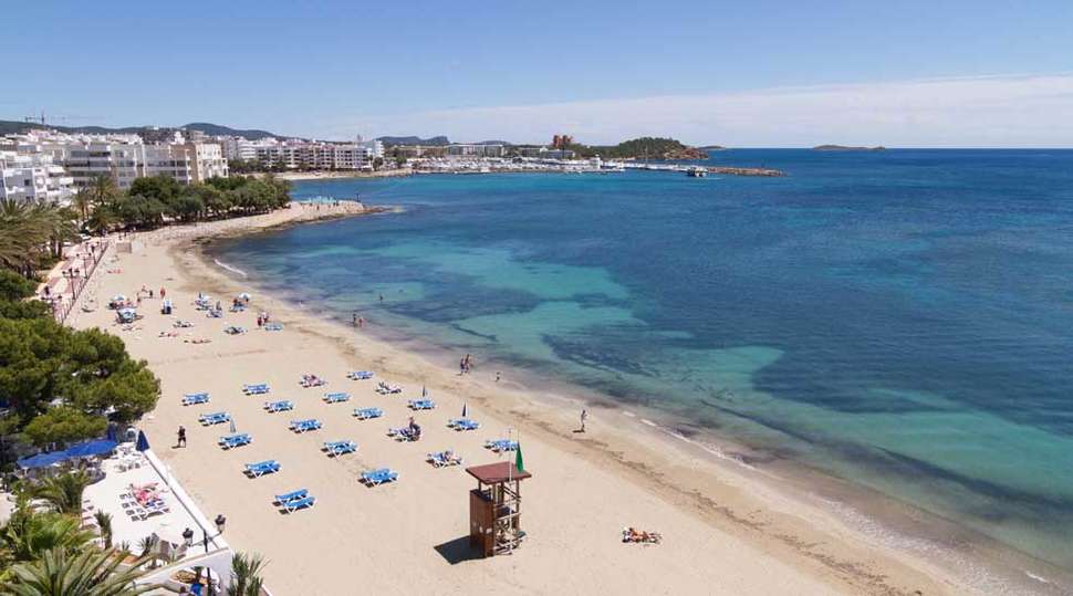 Ein Foto vom Strand beim Hotel Riomar
