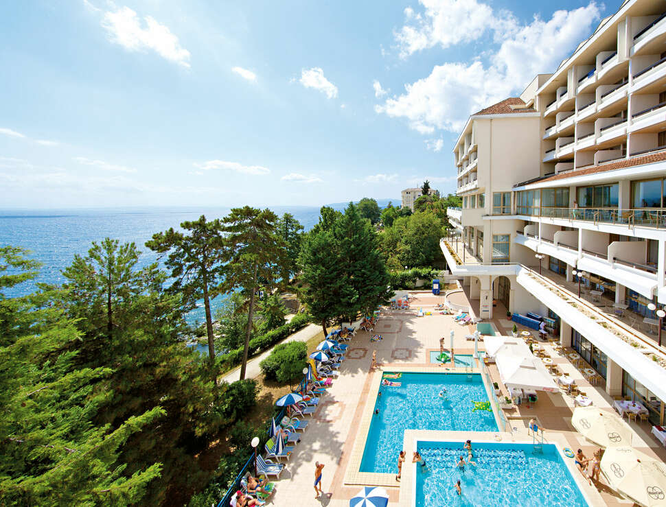 Ein Foto vom Pool im Remisens Family Hotel Excelsior