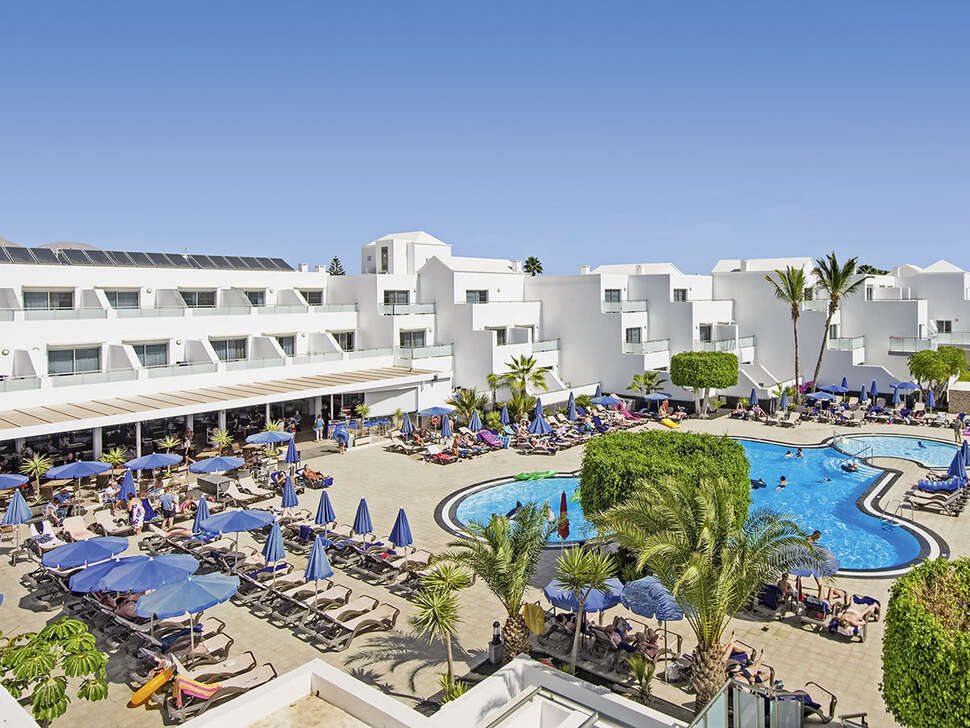 Een foto van het zwembad bij Lanzarote Village