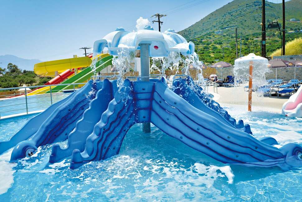 Een foto van het zwembad bij Elounda Water Park Residence Hotel