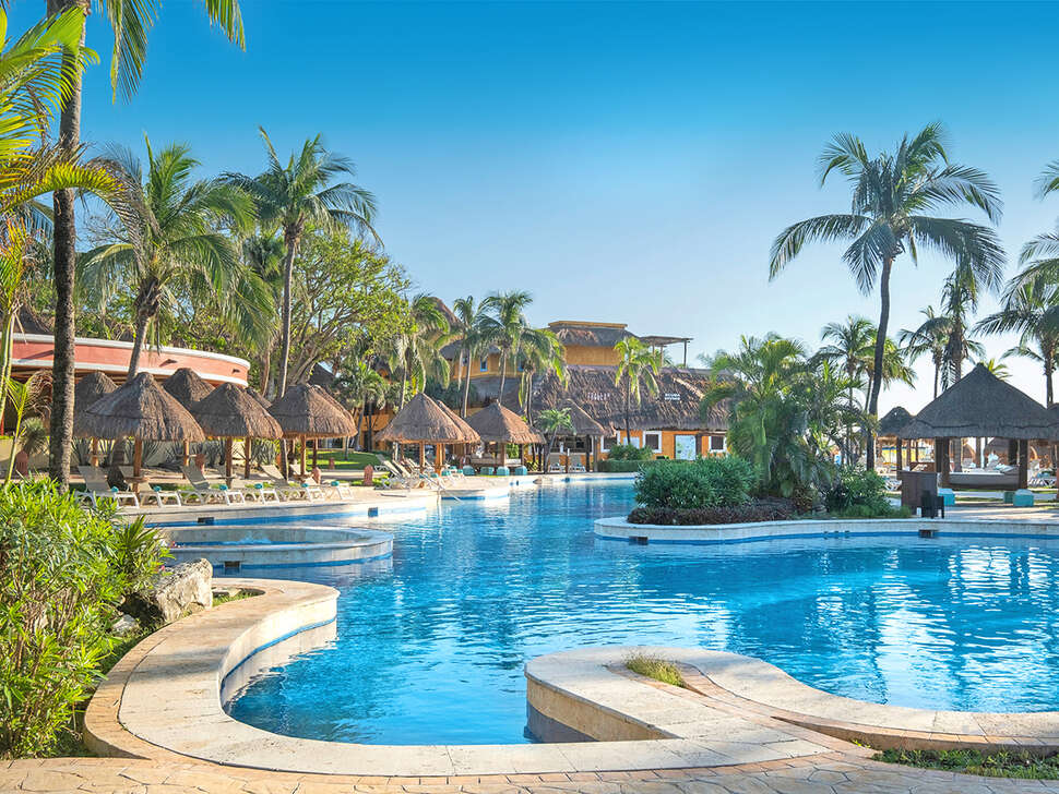 Ein Foto vom Pool im Iberostar Tucan
