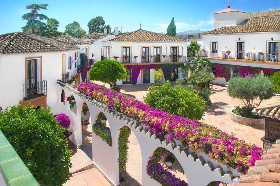 Een foto van het terras bij Globales Pueblo Andaluz