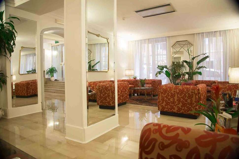 Een foto van het interieur van Hotel Cecil Rome