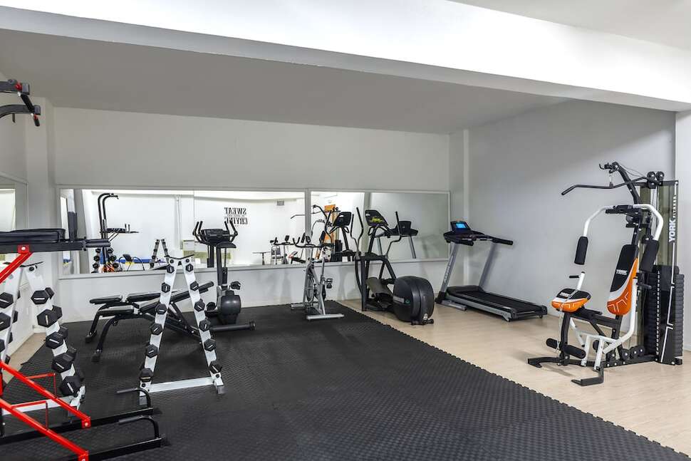 Een foto van de faciliteiten bij Mayfair Hotel
