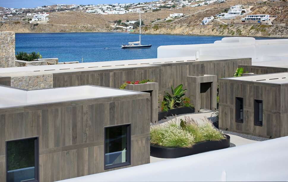 Een foto van de buitenkant van Aeonic Suites & Spa