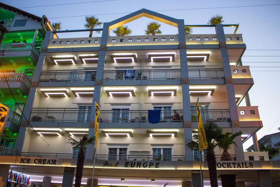 Een foto van de buitenkant van Hotel Europe Macedonie
