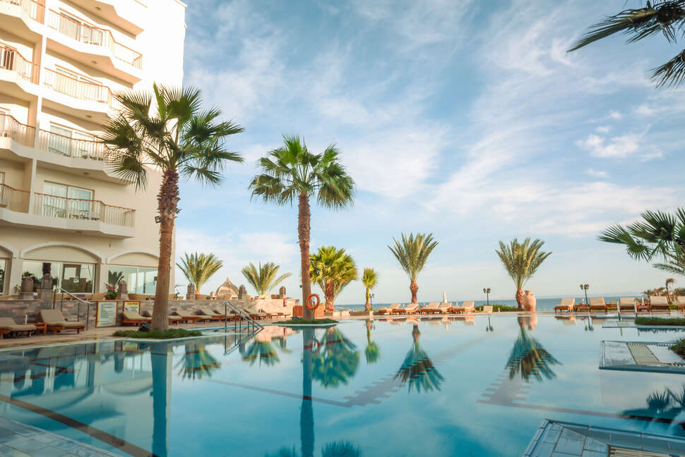 Een foto van het zwembad bij Royal Star Beach Resort