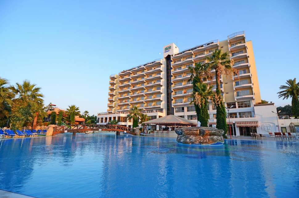 Een foto van het zwembad bij Palmin Hotel