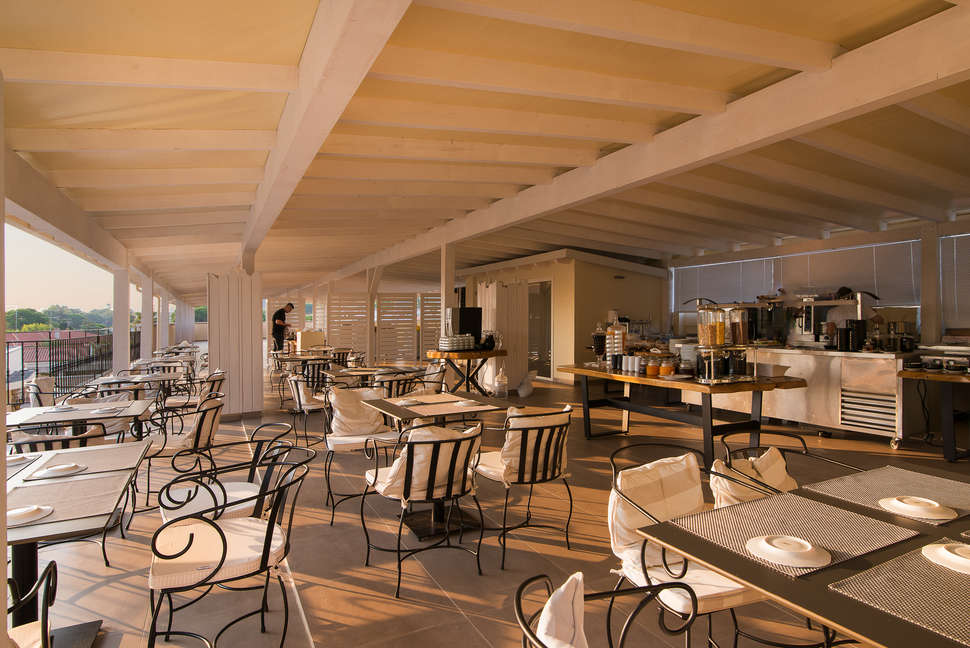 Een foto van de faciliteiten bij Neikos Mediterraneo Luxury Suites
