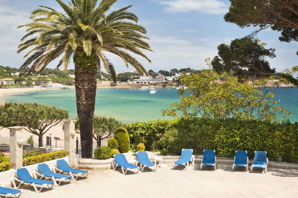 Een foto van het strand bij Hotel Ilunion Caleta Park
