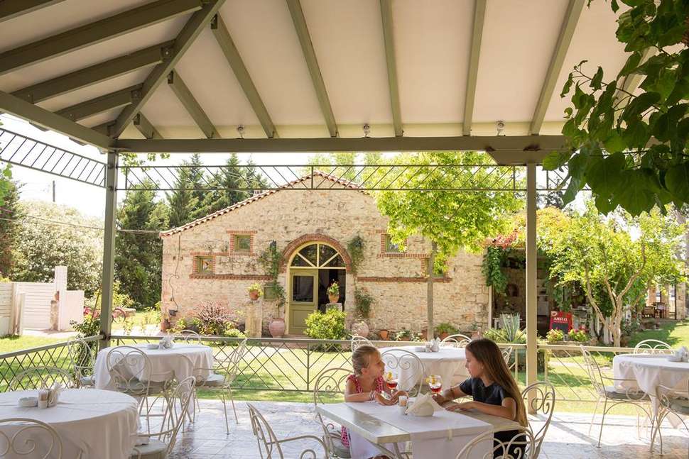 Ein Foto von der Terrasse im Petrino Eco Village