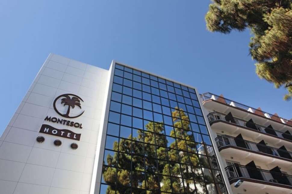 Een foto van de buitenkant van Hotel Montesol Benidorm