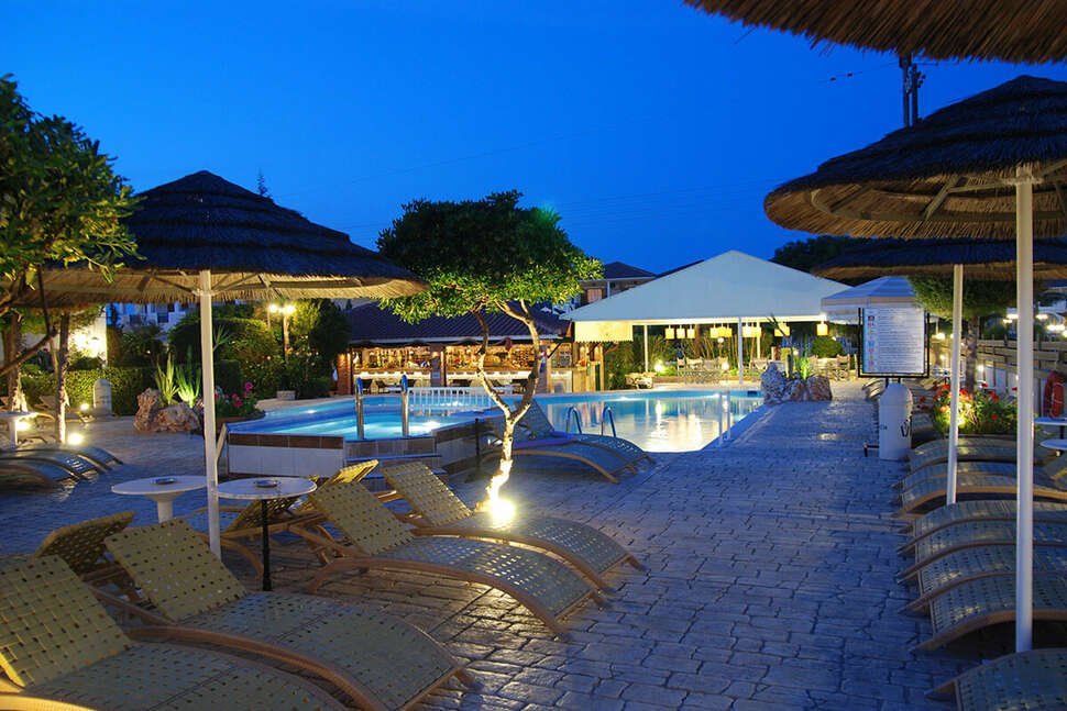 Een foto van het zwembad bij Louros Beach Hotel & Spa