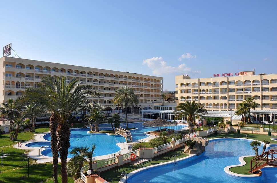 Ein Foto vom Pool im Hotel Evenia Olympic Garden