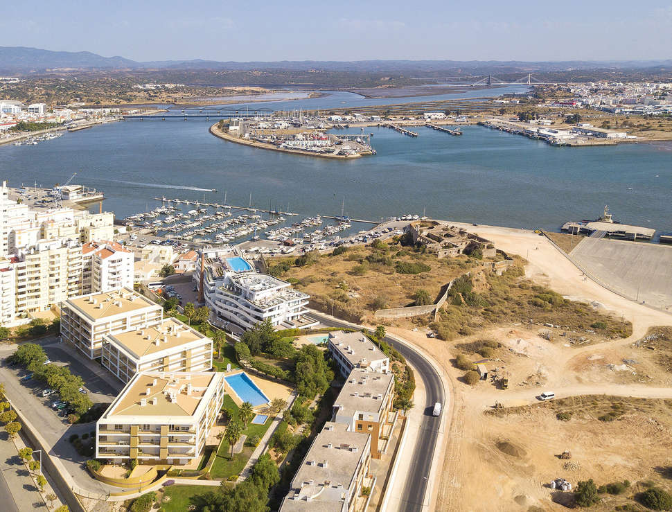 Een foto van de buitenkant van Jupiter Marina Hotel