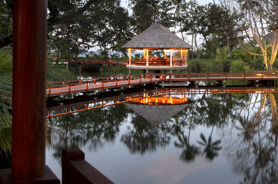 Een foto van het zwembad bij Hilton Seychelles Labriz Resort & Spa