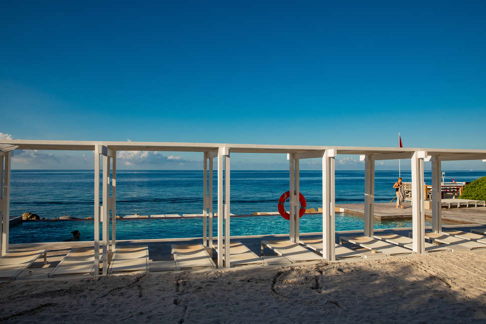 Een foto van het zwembad bij Papagayo Beach Hotel