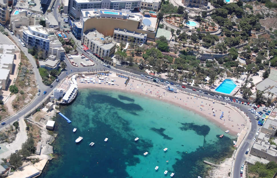Een foto van een overzicht van Beach Garden Hotel