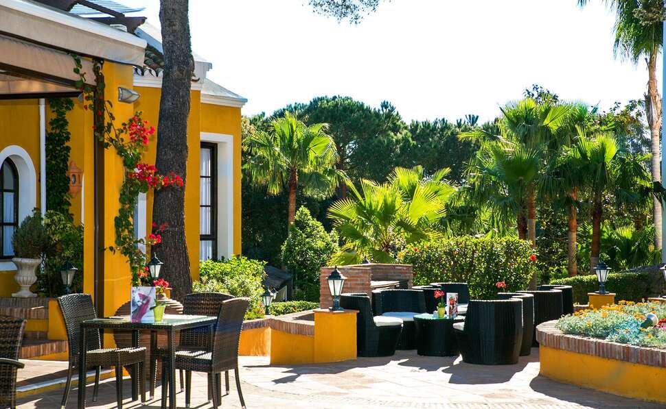 Een foto van het terras bij Ona Alanda Club Marbella