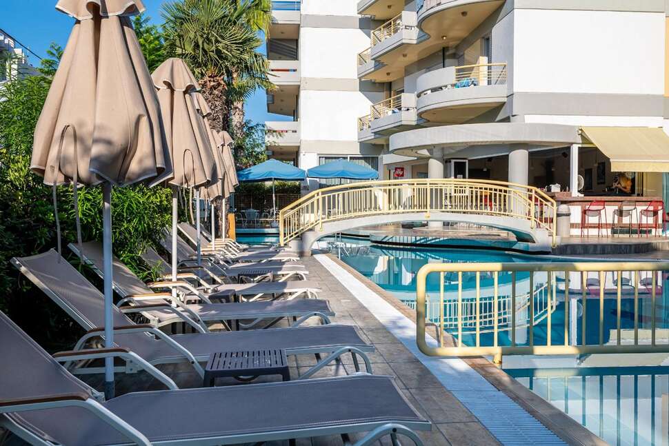 Een foto van Angela Aparthotel
