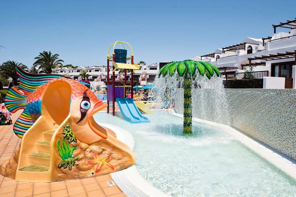 Een foto van het zwembad bij Flamingo Beach