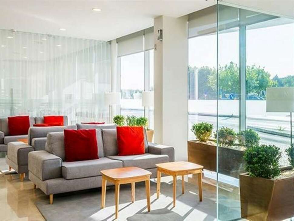 Een foto van het interieur van Tryp by Wyndham Leiria