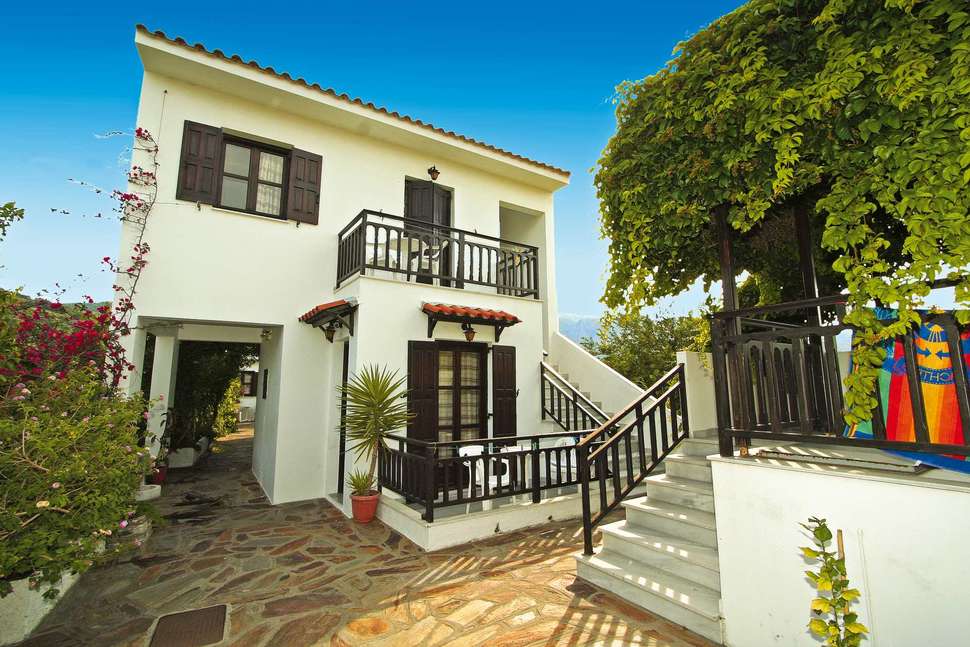 Ein Foto von der Außenansicht des Hotel Golden Sun