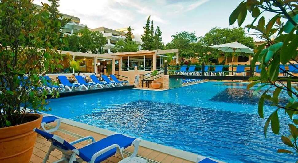 Een foto van het zwembad bij Hotel Balaia Mar