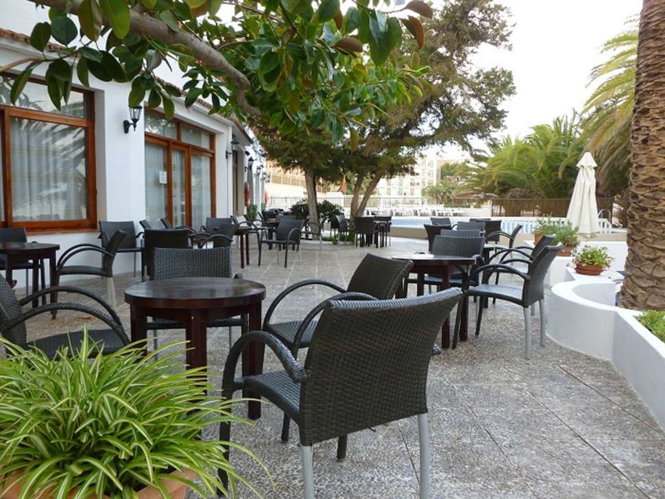 Ein Foto von der Terrasse im Hotel Tagomago