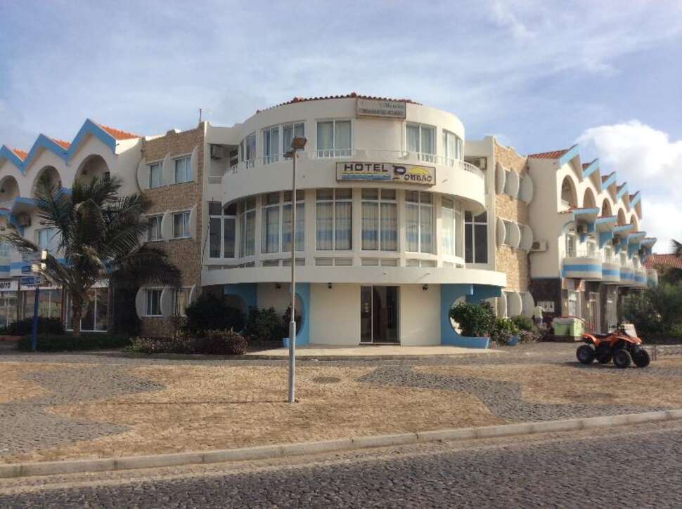 Een foto van de buitenkant van Hotel Pontao