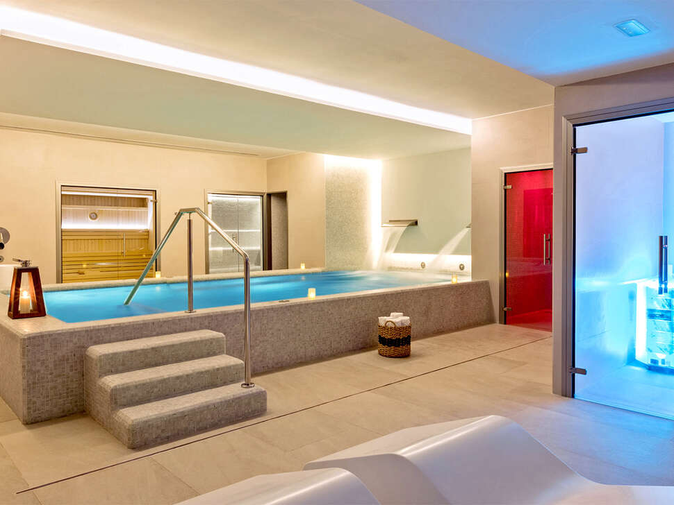 Een foto van het zwembad bij Hotel Bordoy Alcudia Port Suites