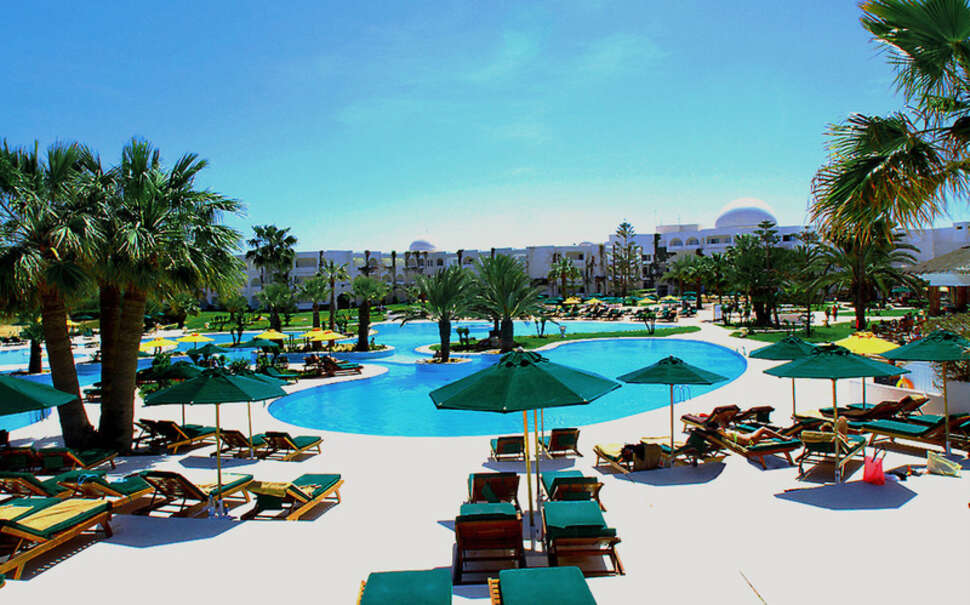 Een foto van het zwembad bij Djerba Plaza Thalasso & Spa
