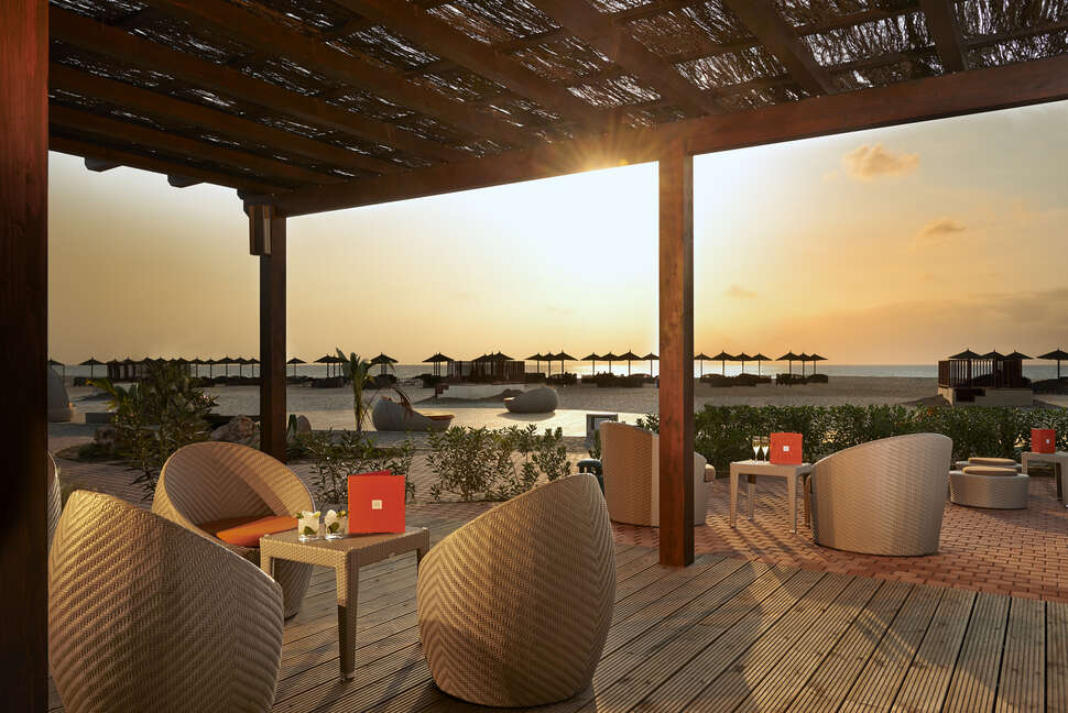 Een foto van het terras bij Melia Dunas Beach Resort & Spa