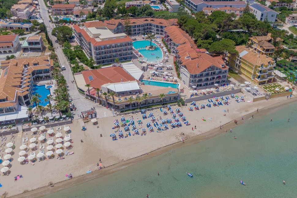 Een foto van het zwembad bij Tsilivi Beach Hotel & Suites