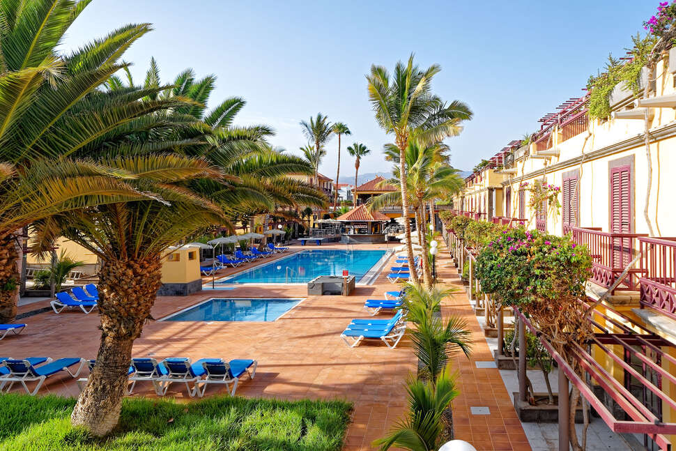 Een foto van het zwembad bij Maspalomas Oasis Club