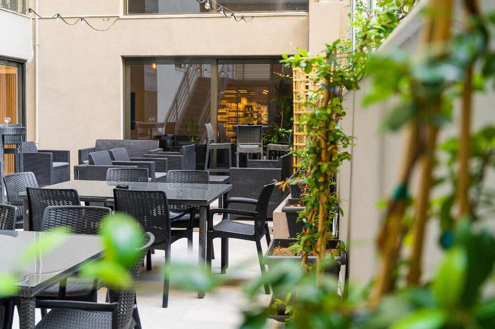 Een foto van het terras bij Athens Panorama Project