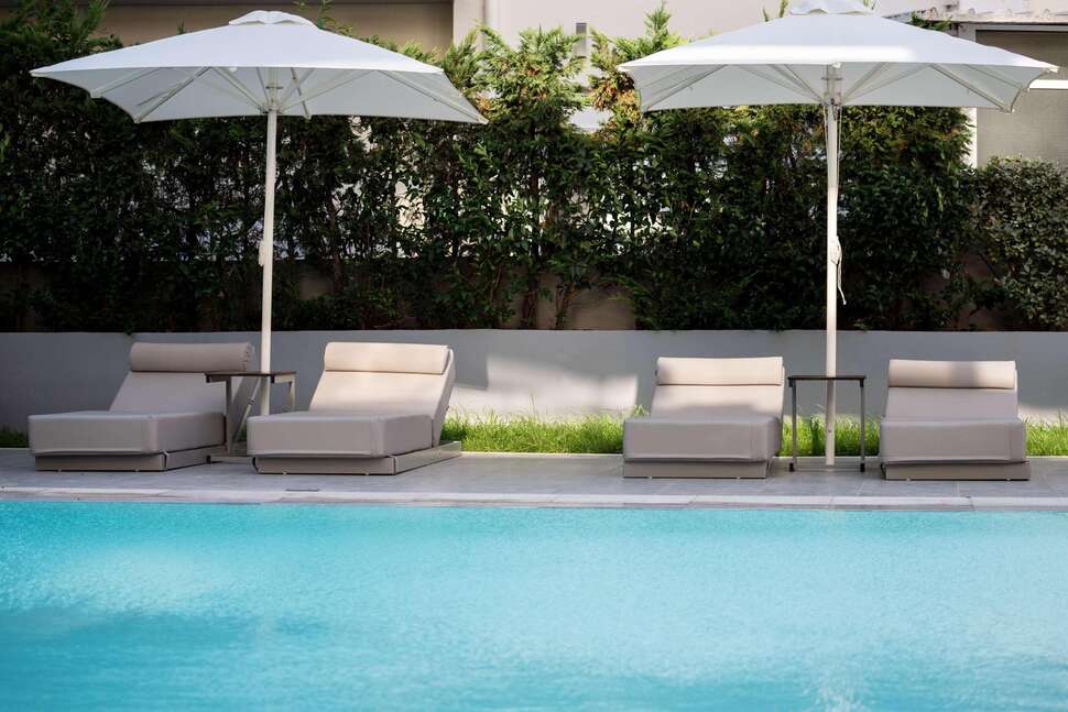 Ein Foto vom Pool im Oktober Downtown Boutique Hotel