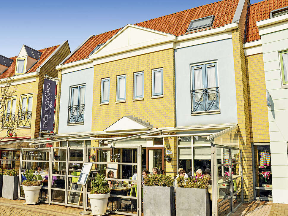 Een foto van de buitenkant van Fletcher Hotel De Cooghen