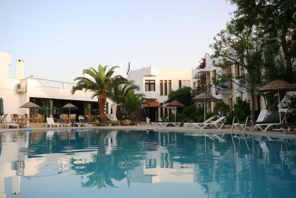 Ein Foto vom Pool im Flora Hotel Bodrum