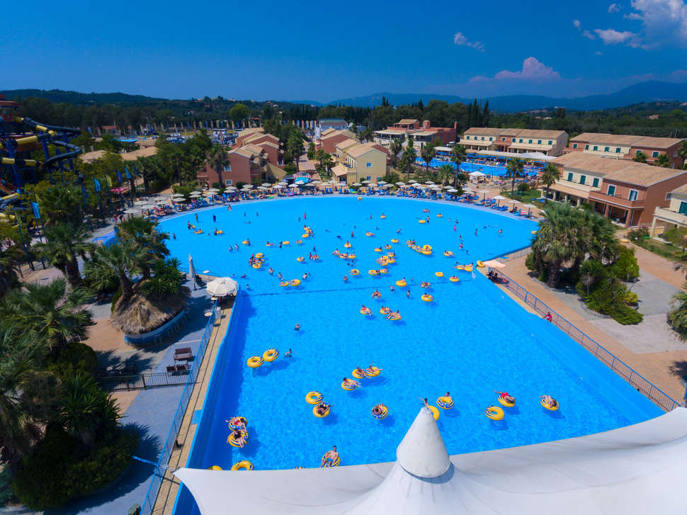 Een foto van het zwembad bij Aqualand Resort