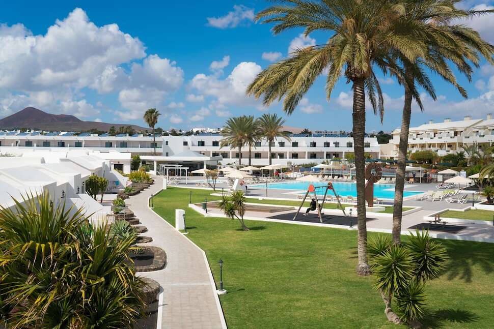 Een foto van het zwembad bij Aparthotel Santa Rosa
