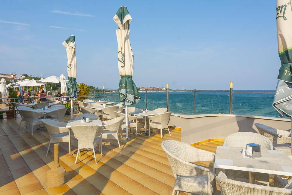 Een foto van het terras bij MPM Hotel Arsena