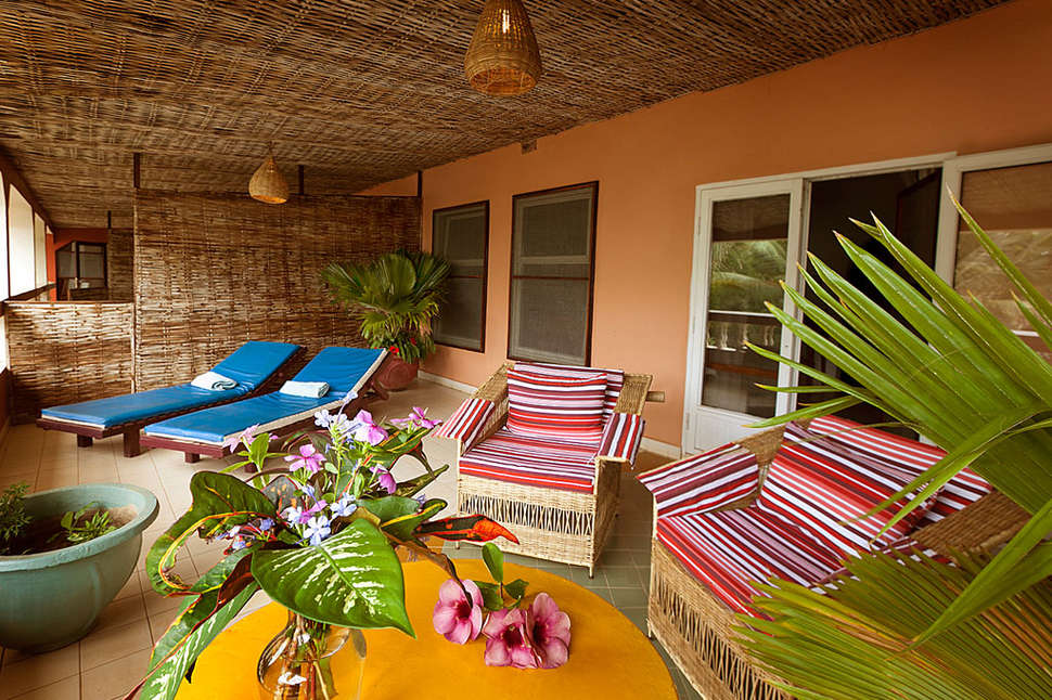 Een foto van het terras bij Ngala Lodge