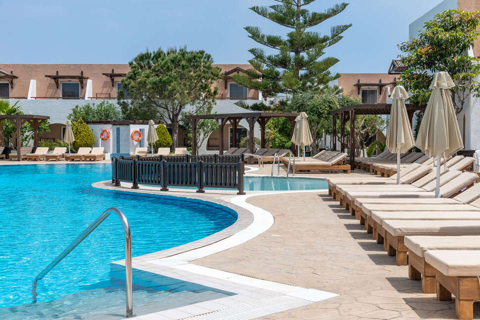 Een foto van het zwembad bij Gaia Village Hotel