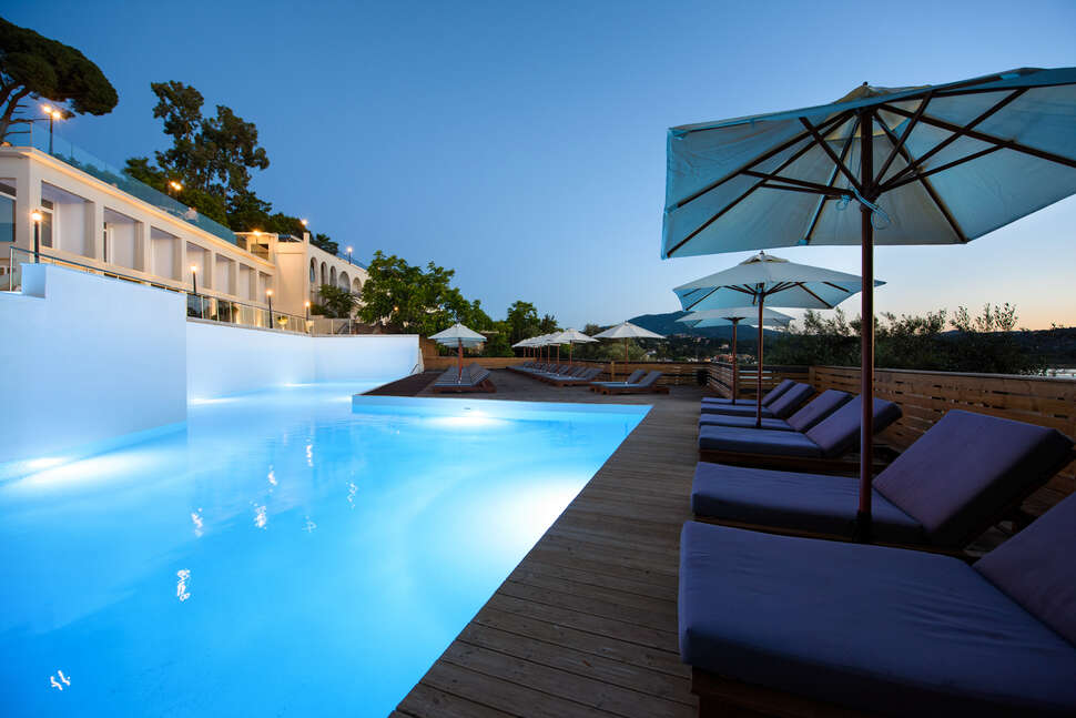 Ein Foto vom Pool im The Royal Grand Hotel