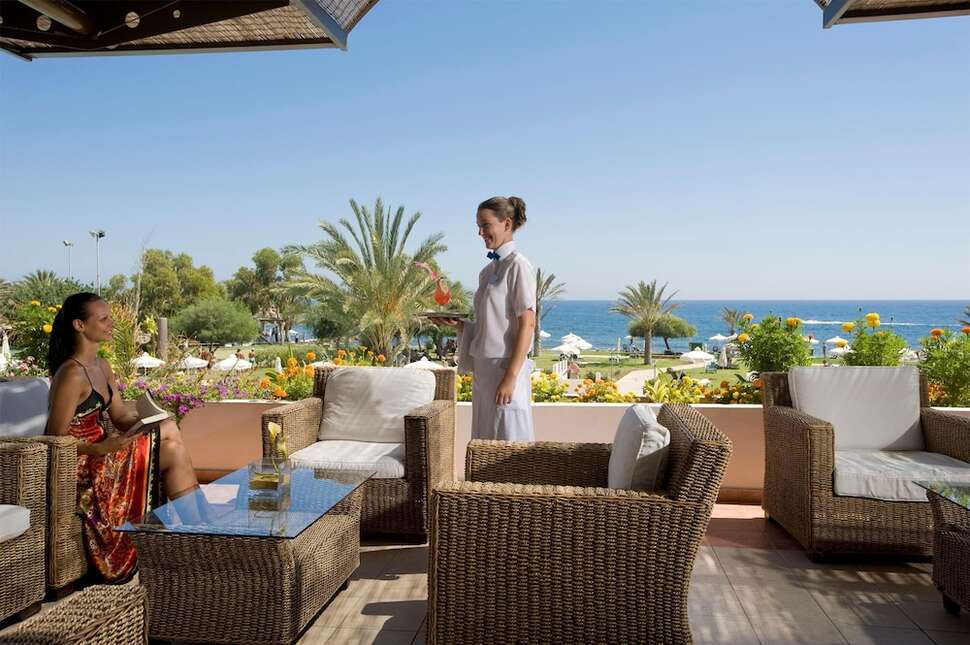 Een foto van het terras bij Constantinou Bros Athena Royal Beach Hotel