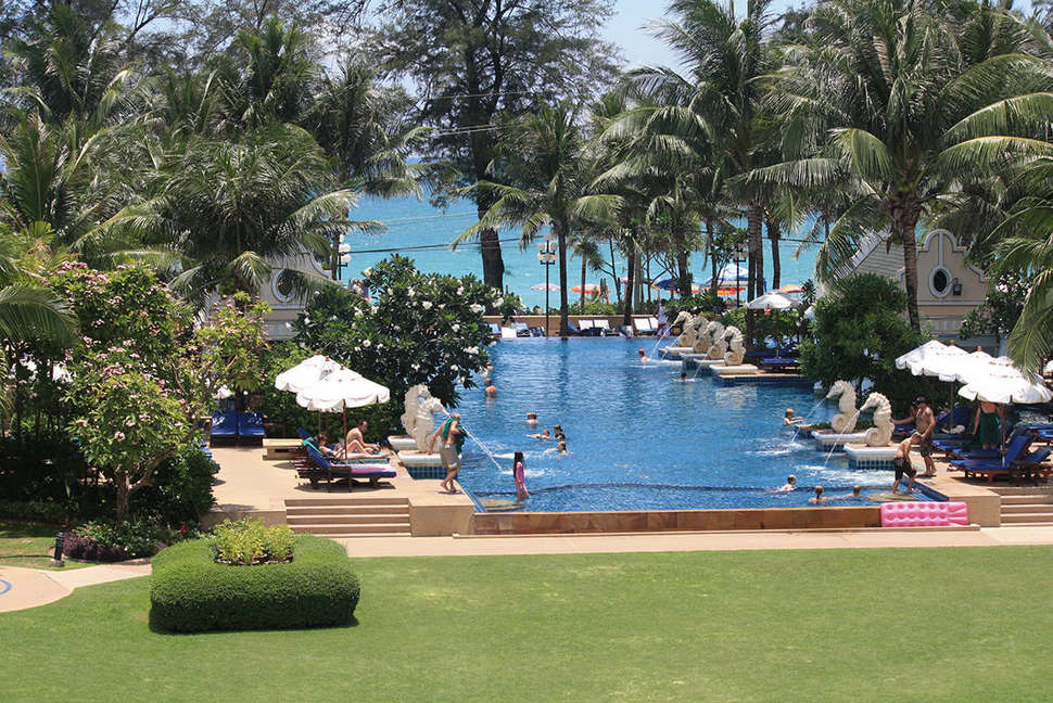 Een foto van het zwembad bij Phuket Graceland Resort & Spa