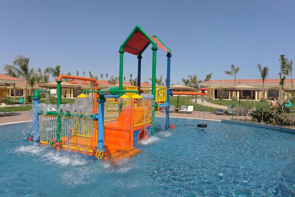 Een foto van het zwembad bij Pickalbatros Golf Beach Resort