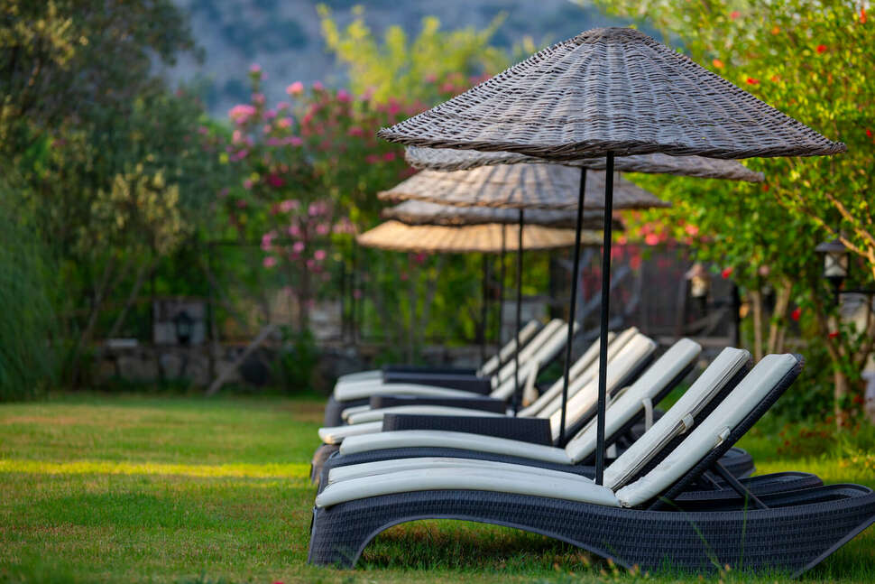Een foto van het terras bij Dalyan Resort Hotel