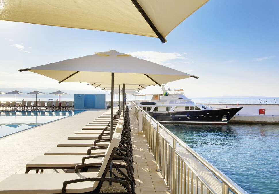 Ein Foto vom Pool im Hotel Admiral